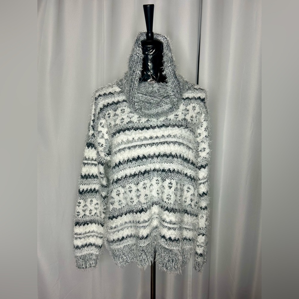 89th & Madison Gray, Black and White sweater